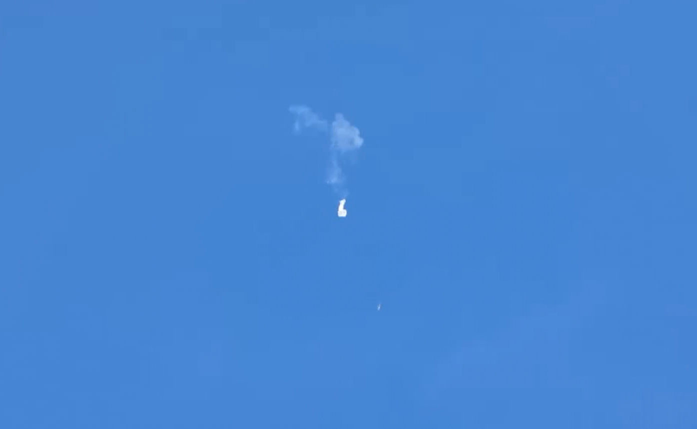 Хятадын агаарын бөмбөлгийг АНУ-ын тал сөнөөгч онгоцноос бууджээ. 2023.02.05
