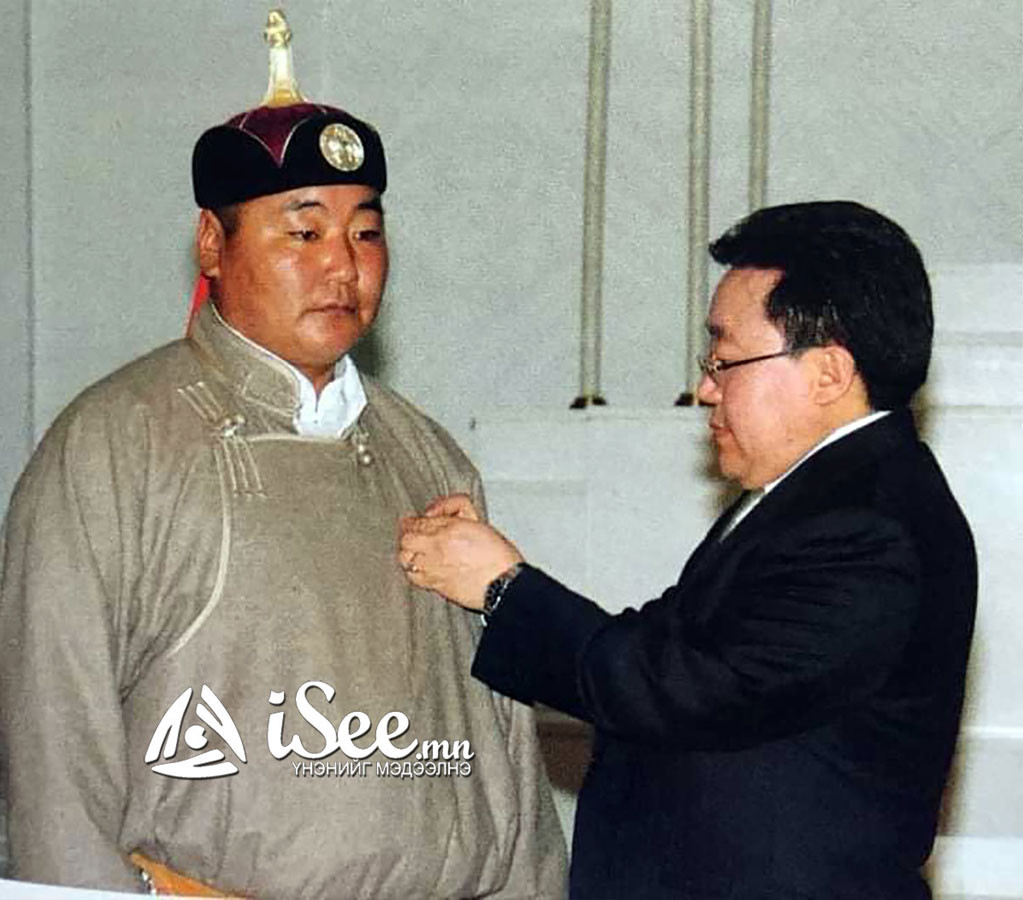 Ариунзаяагийн аав Монгол Улсын алдарт Уяач У.Эрдэнэбилэг 