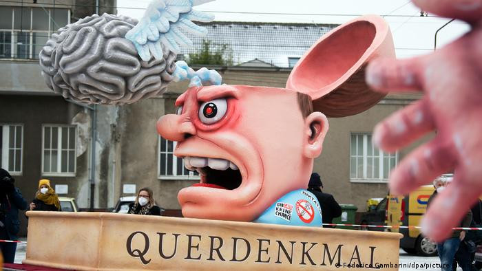 Германы Засгийн газрын халдвартай тэмцэх үйл ажиллагааг шүүмжилж буй “Кверденкер” хөдөлгөөний гишүүн