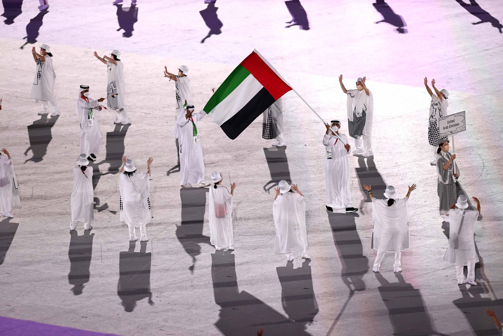 Арабын Нэгдсэн Эмират услан баг тамирчид нээлтийн ёслолын үйл ажиллагаанд орж ирэв