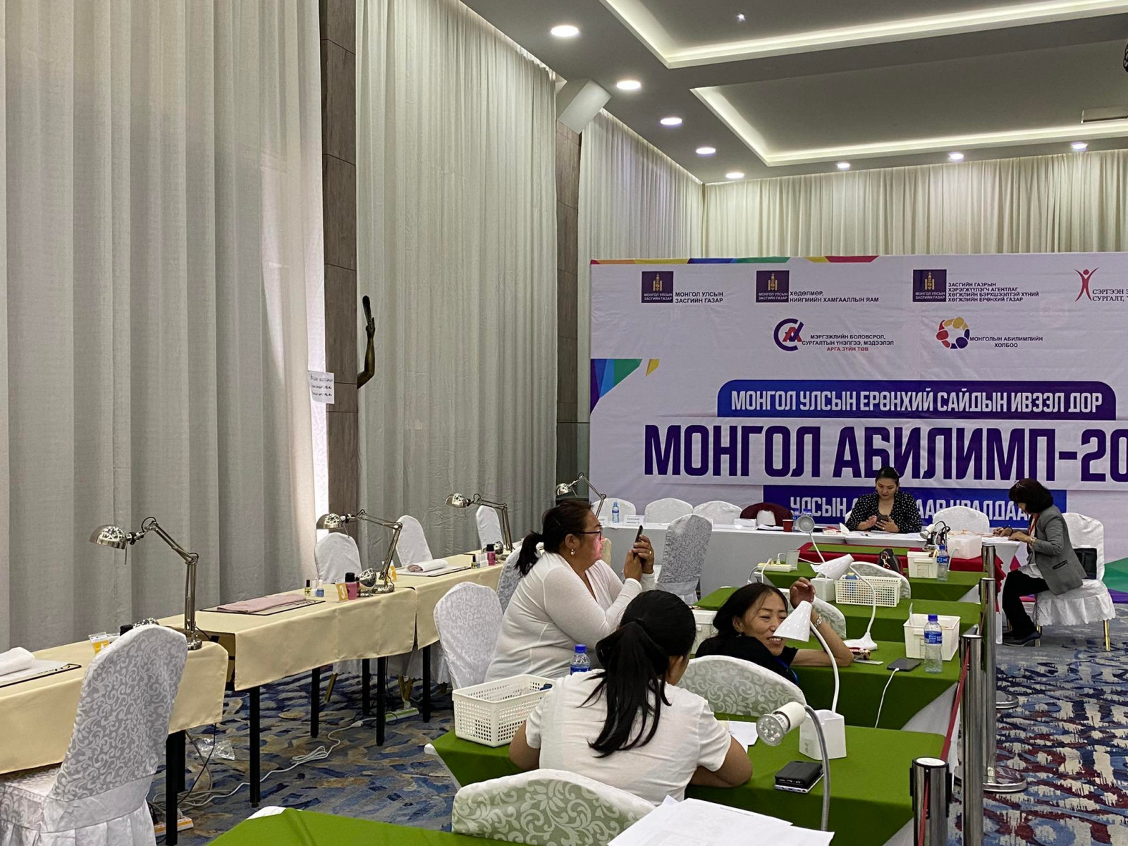 ШУУД: “Монгол Абилимп-2022” мэргэжлийн ур чадварын анхдугаар уралдаан болж байна