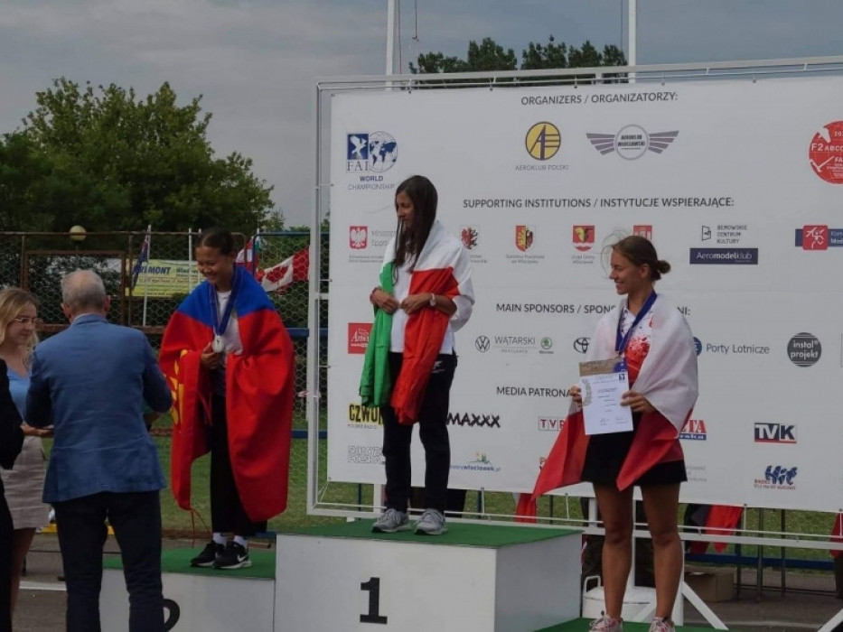 Нисэх загварын спортын Дэлхийн аварга шалгаруулах тэмцээнээс сурагч Н.Номин мөнгөн медаль хүртжээ