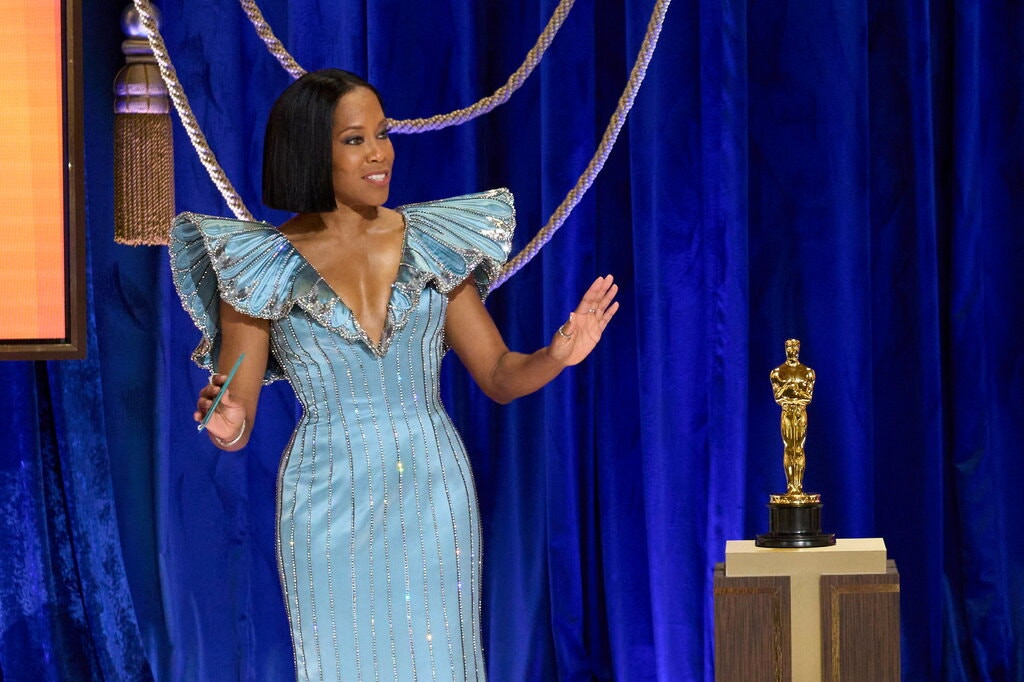 Регина Кинг Оскарын нээлтэд үг хэлэхдээ "арьс өнгөөр ялгаварлан гадуурхалтын эсрэг хамтдаа зогсохыг" уриалав