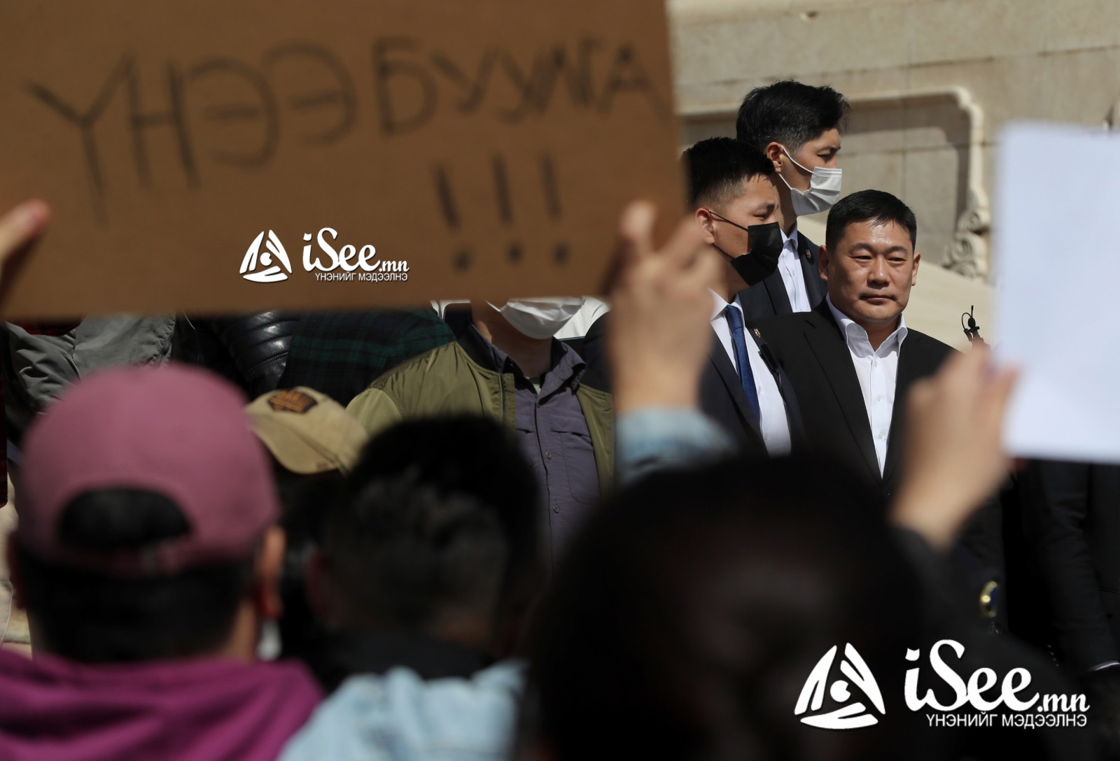 Жагсаалд оролцож байгаа иргэдтэй Ерөнхий сайд Л.Оюун-Эрдэнэ уулзав. 2022.04.08