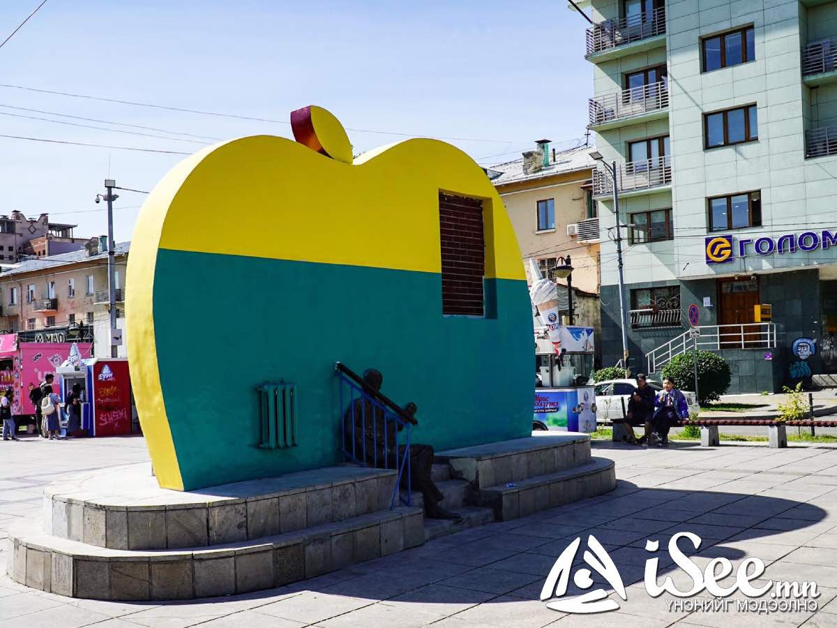 "The Beatles" хамтлагийн хөшөө. 2023.09.05