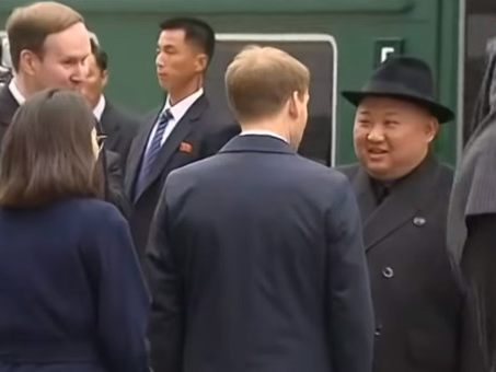 ВИДЕО: ОХУ-ын албаныхан Ким Жон Уныг Владивосток хотод угтаж авжээ