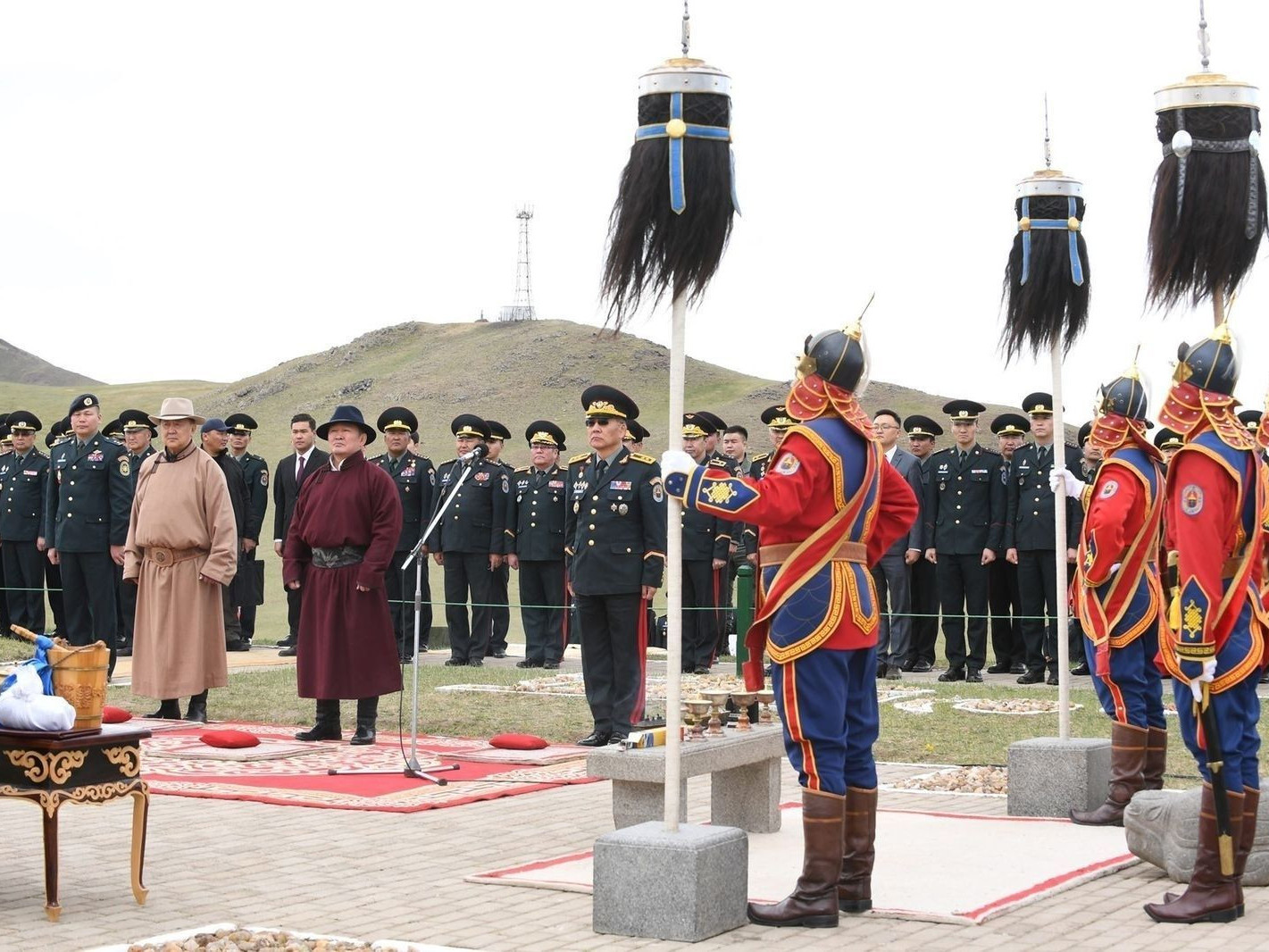 ВИДЕО:  Агуйт ууланд бүх цэргийн Их хар сүлдийг цэнгүүлэн тайх ёслол үйлдэв