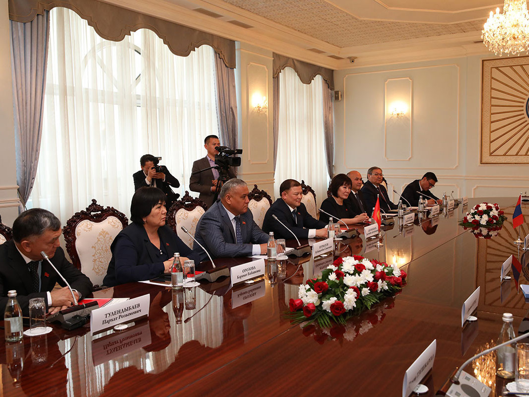 Монгол Улсын Ерөнхийлөгч Х.Баттулгад Бүгд Найрамдах Киргиз улсын Парламентын дарга Д.А.Джумабеков бараалхав
