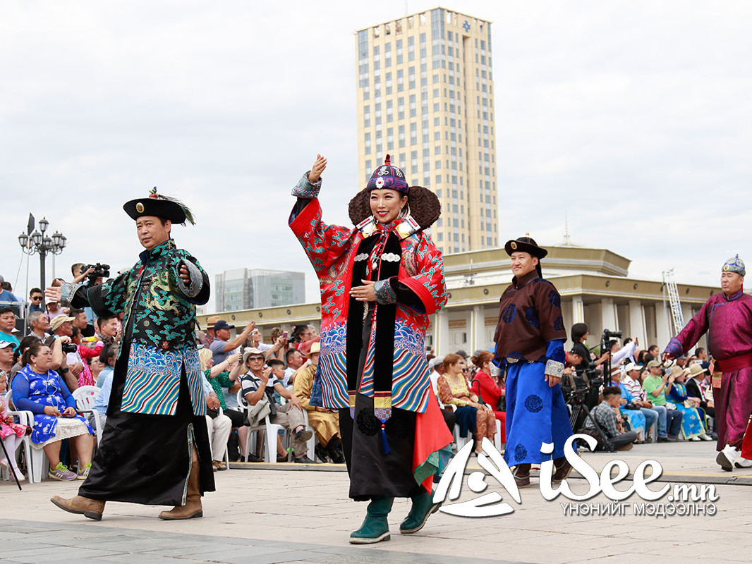 ФОТО: Дээлтэй Монгол наадам 13 дахь жилдээ зохион байгуулагдлаа