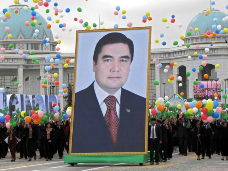 Туркменистаны ерөнхийлөгчийг амьд гэв