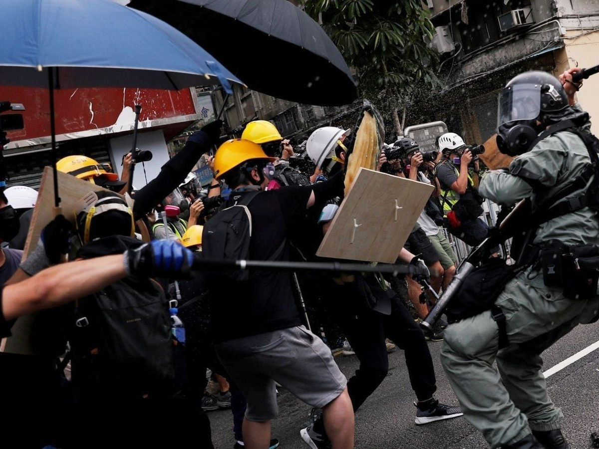 ВИДЕО: Хятад Улс Хонг Конгын ойролцоо цэргээ БАЙРШУУЛЖ эхэлжээ