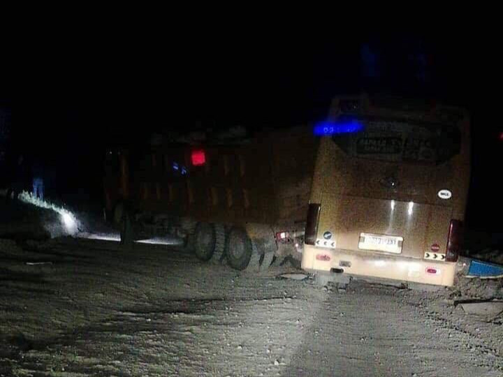 Дарханы замд 32 зорчигчтой автобусыг мөргөж нэг хүн нас барж, таван хүн гэмтжээ