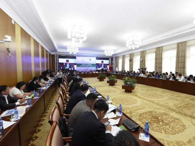 “Монголын улс төрийн намын төлөвшлийн асуудлууд” хэлэлцүүлэг болж байна