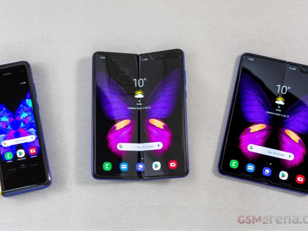 “Samsung” эвхэгддэг гар утсаа нэмж 30 оронд худалдаана