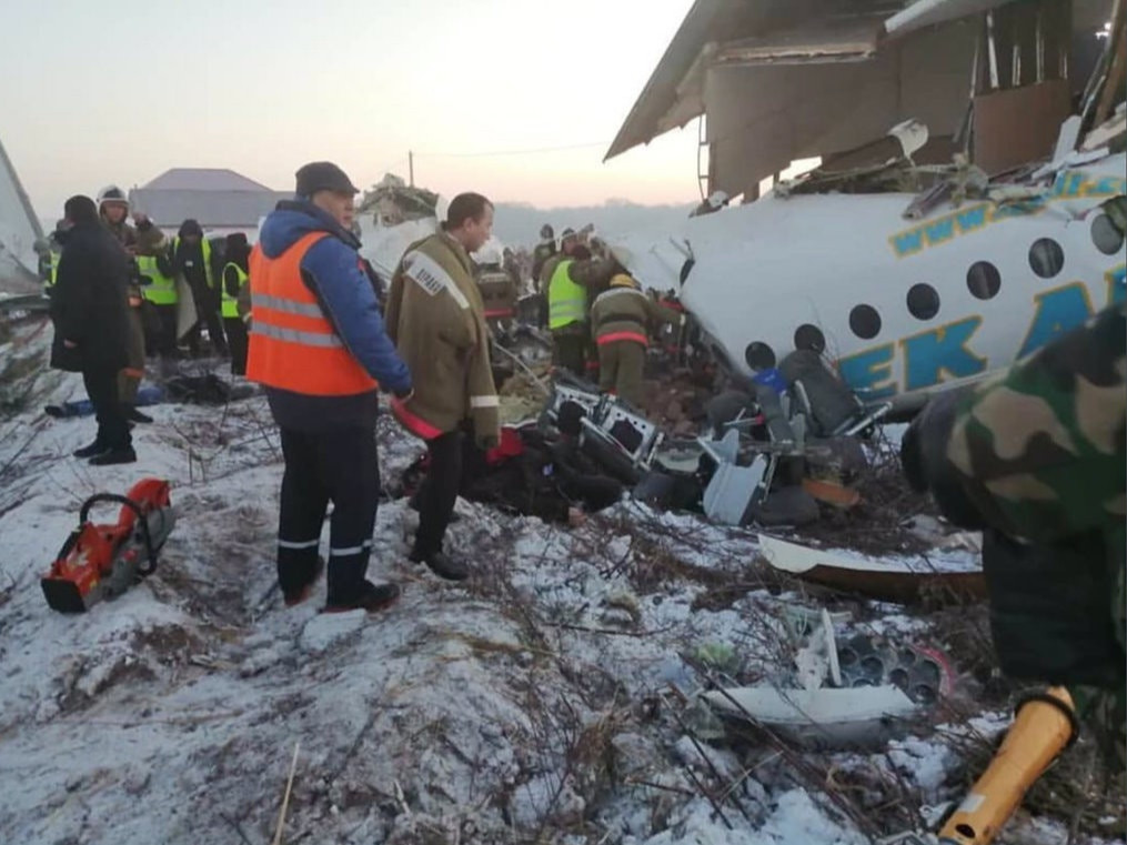 Казакстанд иргэний агаарын тээврийг онгоц осолдож, долоон хүн амиа алдаад байна