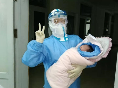 Коронависураар өвчилсөн Хятад эмэгтэй эрүүл хүүхэд төрүүлжээ