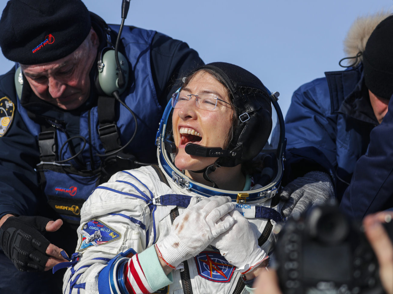 ВИДЕО: Сансарт хамгийн удаан хугацаанд ниссэн эмэгтэй дэлхийд бууж ирэв