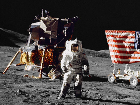 ВИДЕО: 1972 онд саран дээр буусан “Аполла-16” хөлгийн бичлэгийг сэргээжээ