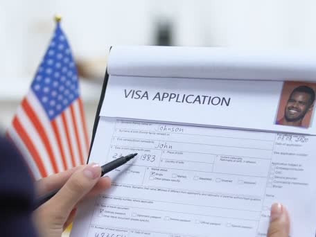 АНУ дийлэнх улс орнуудад үзүүлдэг визийн үйлчилгээгээ зогсоож байна