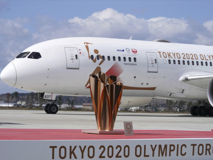 Олимпын галт бамбарыг Япон улсад авчирлаа