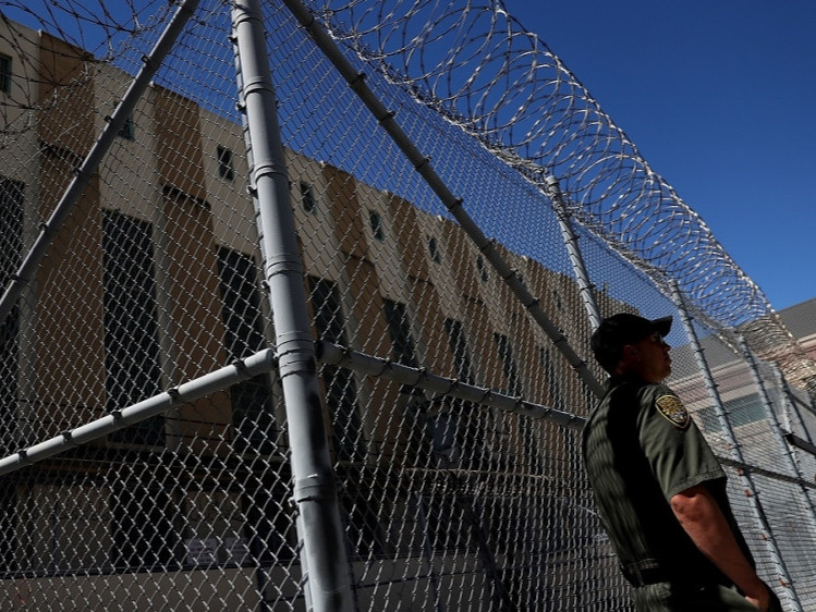 Коронавирусийн халдвар дэгдэхээс сэргийлж, АНУ-ын шоронгууд хоригдлуудаа суллаж эхэллээ