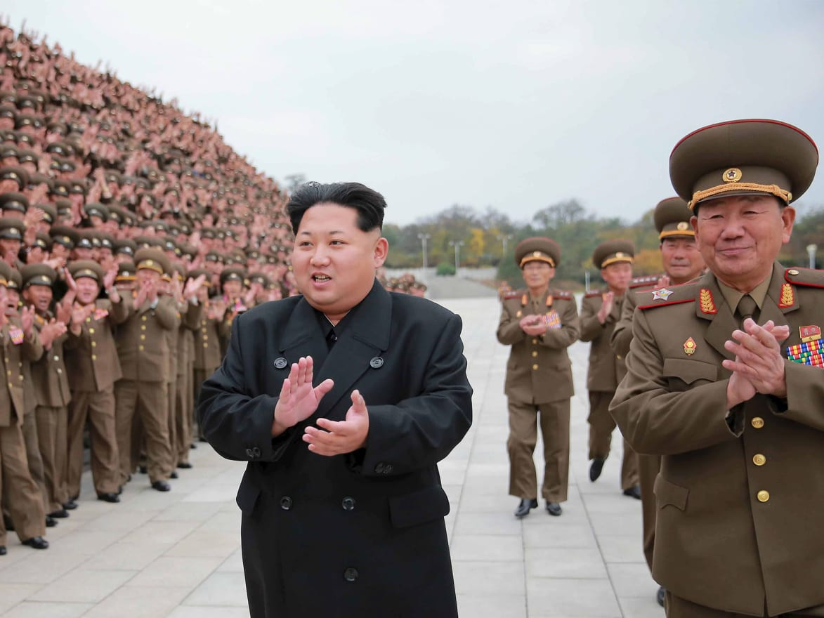 “Хойд Солонгост халдвар авсан иргэдийн хаалгыг гаднаас нь хадаж, буудан хороож байна” гэв