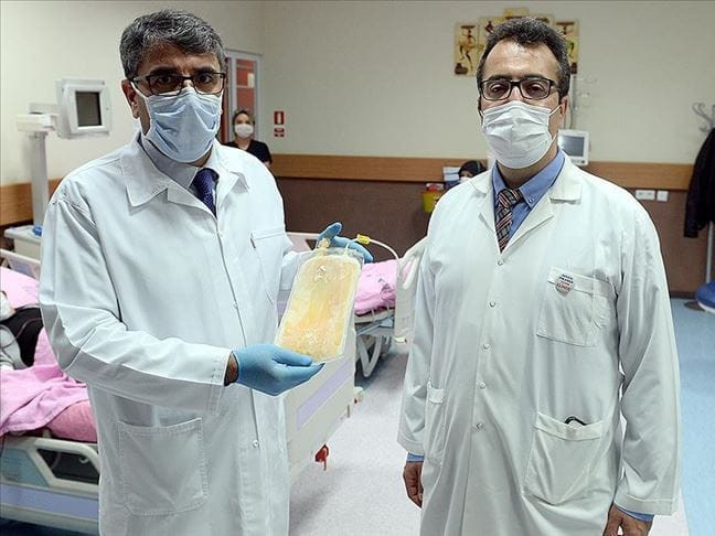 Турк улсад анх удаа коронавирусийн халдварын сийвэнгийн эмчилгээг амжилттай хийжээ