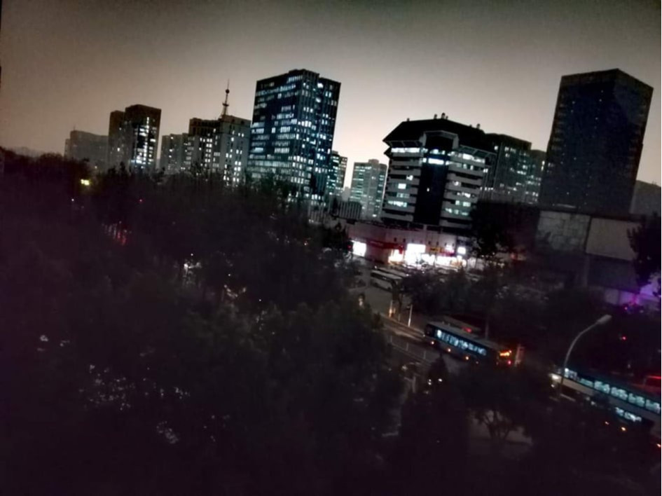 ВИДЕО: Бээжин хотод өчигдөр өдрийн цагаар тас харанхуй болжээ