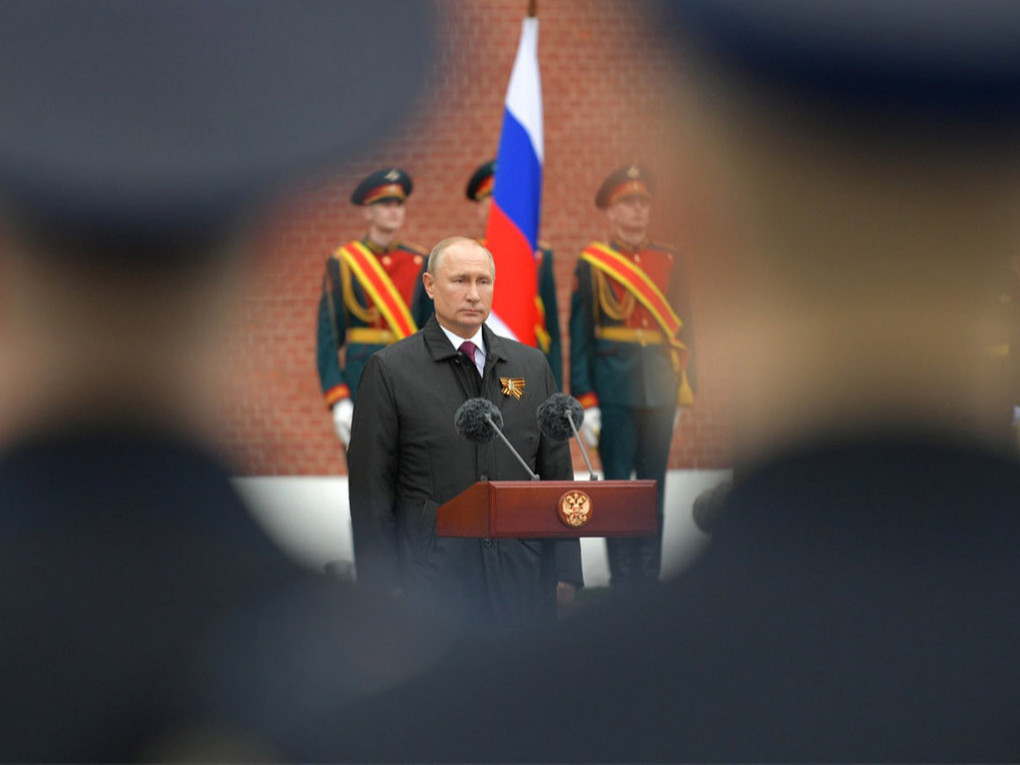 Путин Ялалтын баярын парадыг ирэх сарын 24-нд зохион байгуулахыг үүрэгдлээ