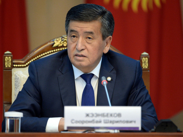 Киргизийн ерөнхийлөгч Ялалтын парадад оролцолгүй буцжээ