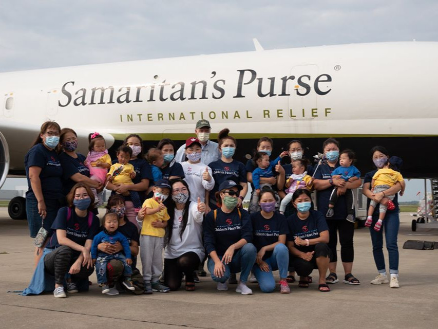 САЙН МЭДЭЭ: Зүрхний хагалгаанд орсон есөн монгол хүүхдийг өөрсдийн онгоцоор үнэгүй нутагт нь буцаалаа