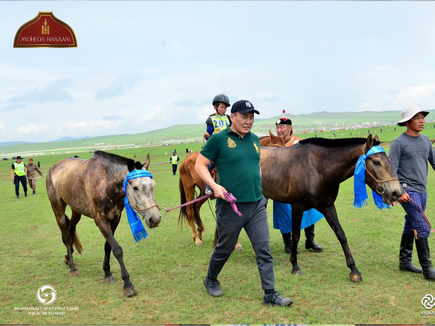 ИХ НАС: Завхан аймгийн Тосонцэнгэл сумын уяач С.Баярсайханы халиун морь түрүүллээ