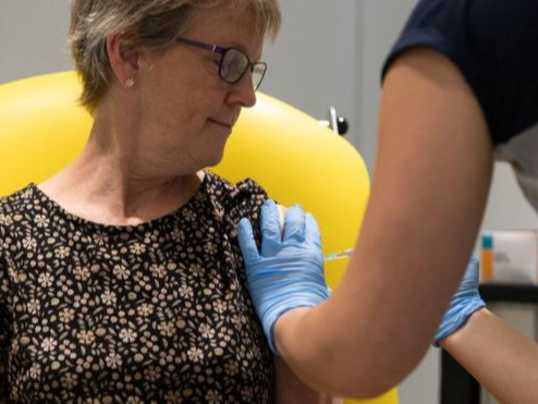 BBC: Оксфордын эрдэмтдийн гаргасан вакцин коронавирусийн эсрэг дархлаа үүсгэж байгаа нь батлагджээ