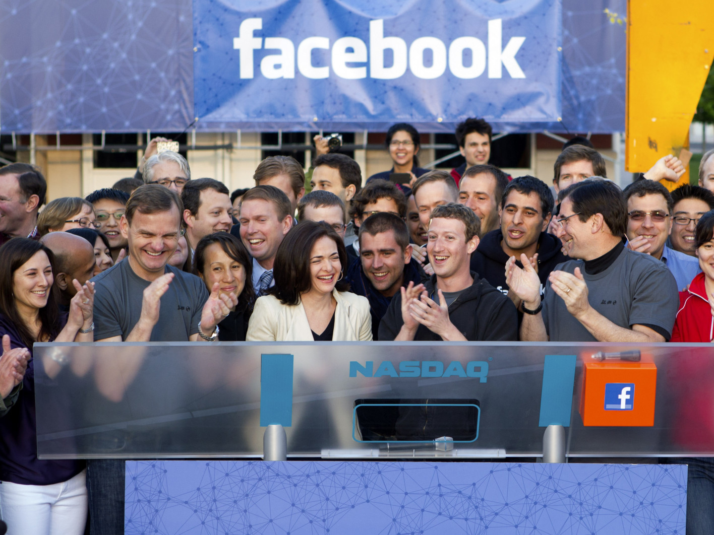 “Facebook” компанийн ажилтнууд 2021 оны 6 дугаар сар хүртэл гэрээсээ ажиллана