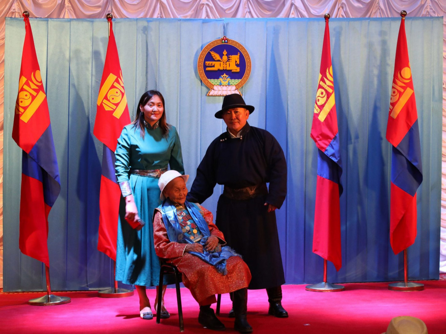 “Фронт” хэмээн алдаршсан С.Цэгмидэд Монгол Улсын гавьяат малчин цол хүртээлээ