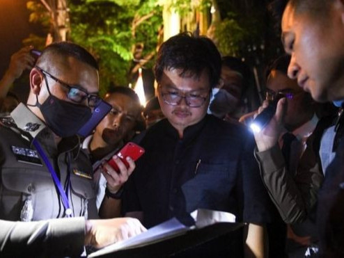 Хаант засаглалыг эсэргүүцсэн Тайландын хуульчийг баривчиллаа