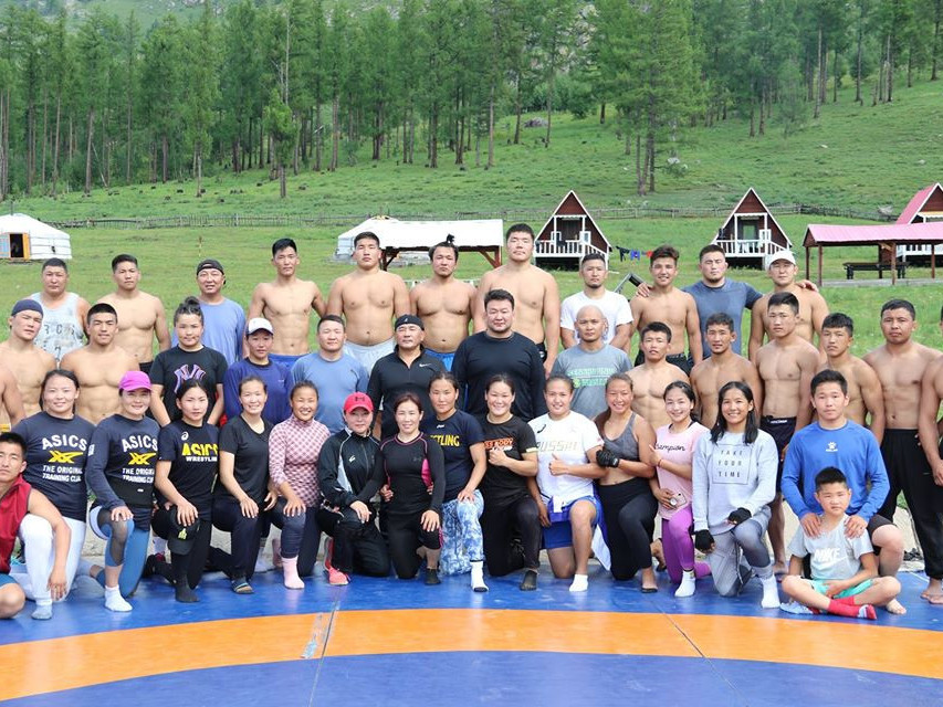 Монголын чөлөөт бөхийн Үндэсний шигшээ багийн тамирчидтай Н.Түвшинбаяр уулзаж, зөвлөгөө өгчээ
