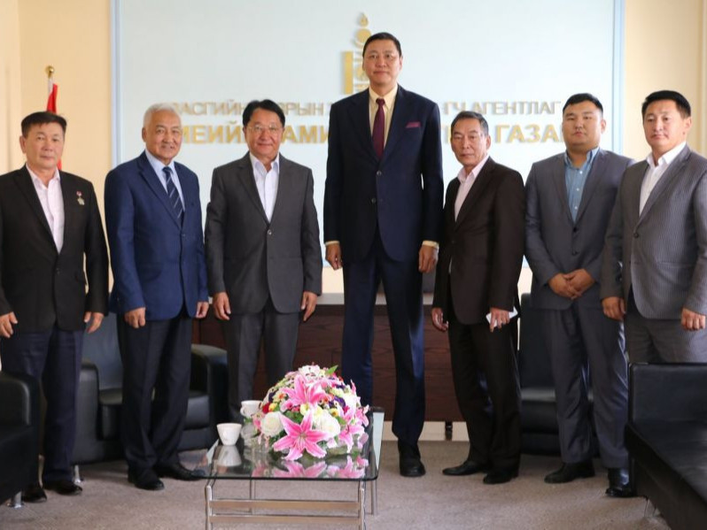 Монголын Паралимпын хорооны төлөөлөгчдийг хүлээн авч уулзав