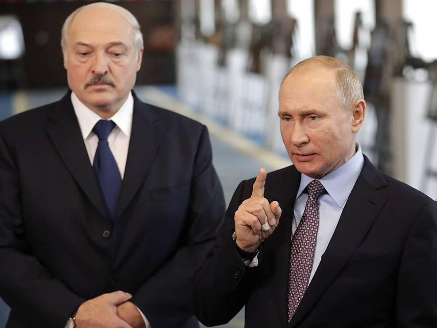 Ерөнхийлөгч Владимир Путин Беларусьт нөхцөл байдал хүндэрвэл цэргийн тусламж илгээхээ мэдэгдлээ