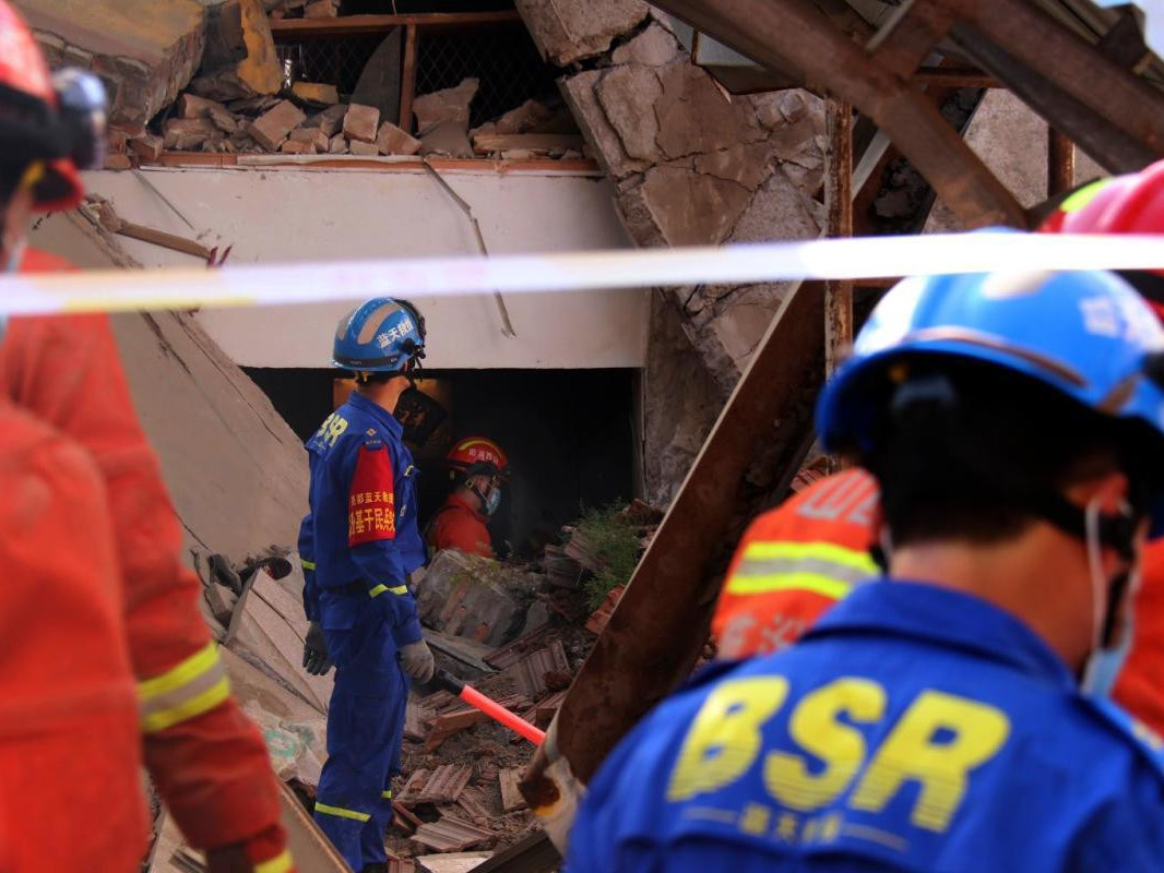 Хятадад ресторан нурж, 29 хүн амиа алджээ