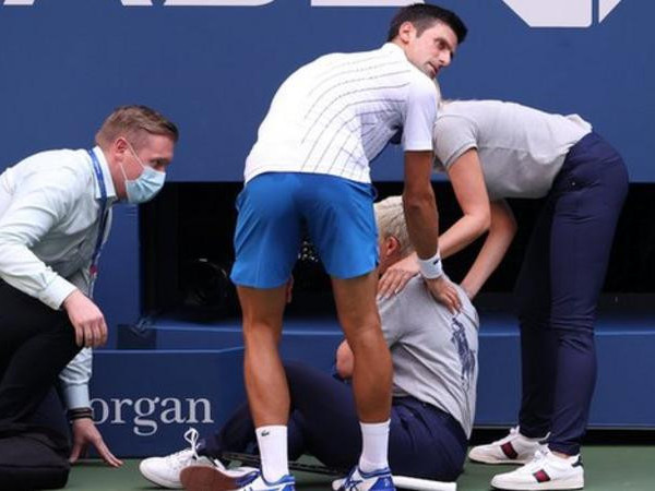 ВИДЕО: Шилдэг теннисчин Н.Жокович шүүгч рүү санаандгүй бөмбөг шидэж, тэмцээнээс хасагдлаа