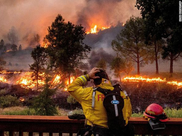 Ореганд гарсан түймрийн улмаас 10 хүн амь үрэгдэж, 22 хүн сураггүй алга болжээ