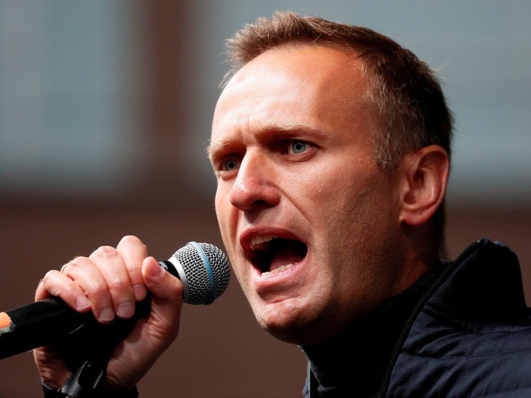 Навальный амьд үлдсэндээ Путинд талархах хэрэгтэй гэв
