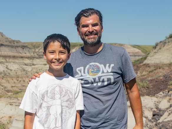 12 настай хүү ууланд авирч байхдаа 69 сая жилийн өмнөх үлэг гүрвэлийн олдвор олжээ