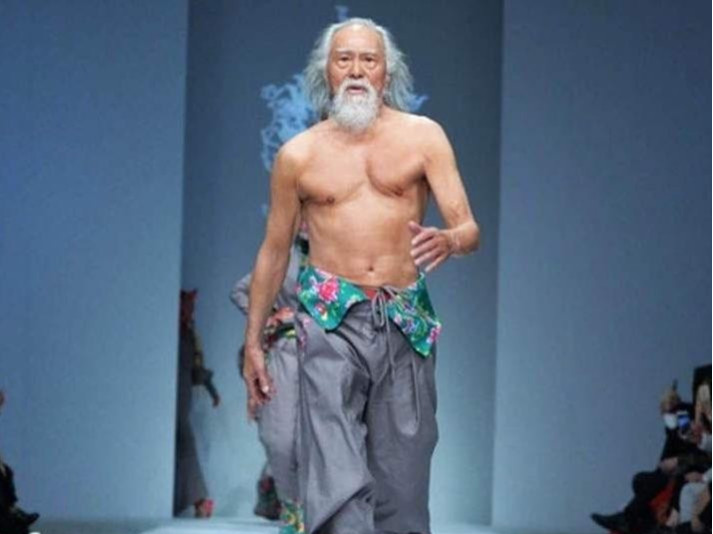 Хятадын хамгийн ахмад настай загвар өмсөгч Дешун Ван 83 нас хүрч байна