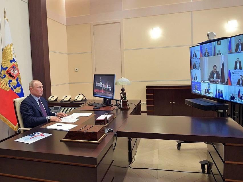 ВИДЕО: Хурлын үеэр ханиалгасан В.Путинг халдвар авсан байж болзошгүй гэжээ