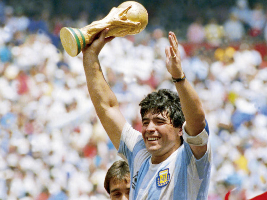 Хөлбөмбөгийн домогт тоглогч Диего Марадона 60 насандаа таалал төгсжээ