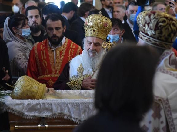Оршуулгын ёслолд оролцсон Сербийн шашны тэргүүн “Covid-19” өвчнөөр таалал төгсжээ