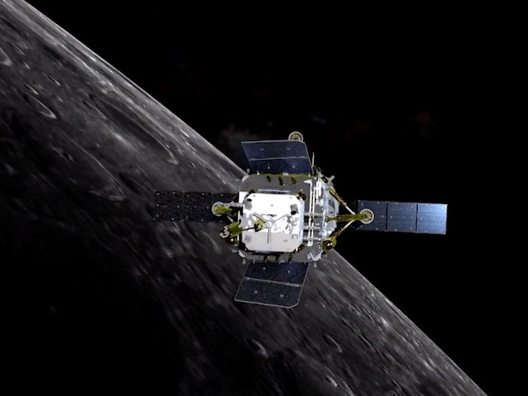 БНХАУ-ын роботжуулсан сансрын хөлөг сарны тойрог замд амжилттай нэвтэрчээ