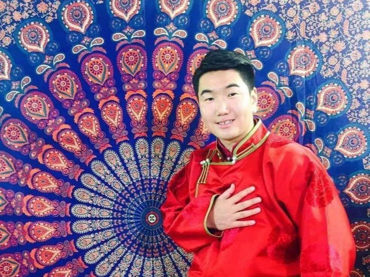 Өвөр Монголын “Одон” телевизийн хөтлөгч Б.Дулаан манай улсад 12 сая төгрөг хандивлажээ